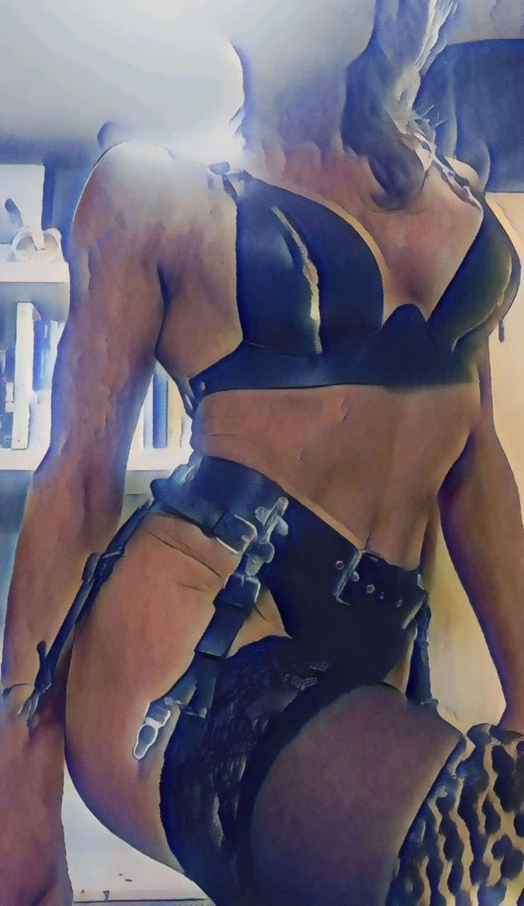 wieder bei mir im Studio zurück mit neuen Dildos und PppsMaske